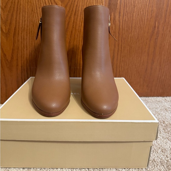 Michael Kors leather booties size 7 - Picture 2 of 4
